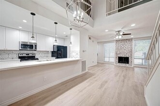 1112 Bering Dr in Houston, TX - Building Photo - Building Photo