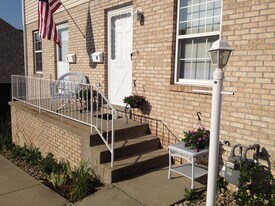 239 N Jefferson Ave, Unit D in Canonsburg, PA - Building Photo