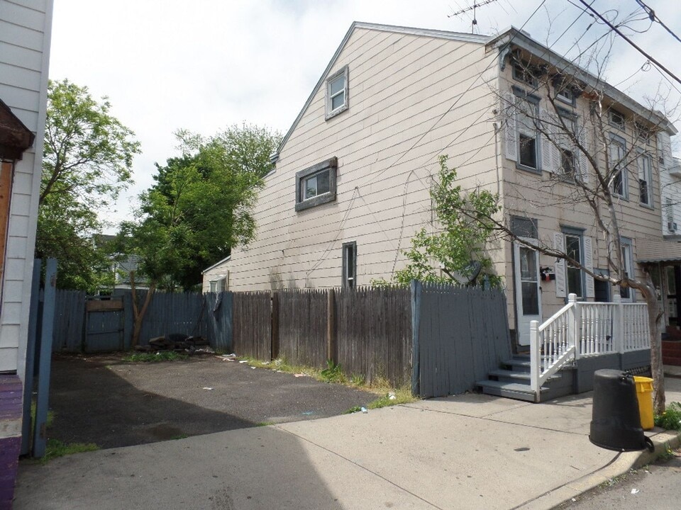 849 Beatty St in Trenton, NJ - Building Photo