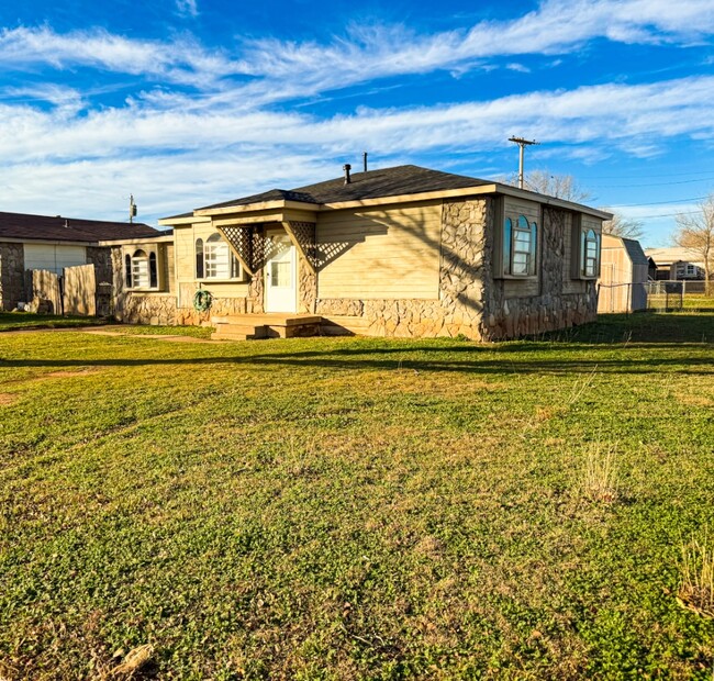 1409 E Hemlock St in Altus, OK - Building Photo - Building Photo