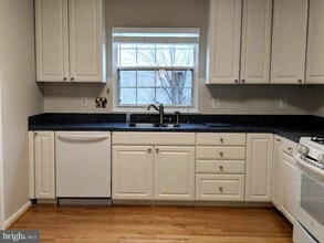 46838 Graham Cove Square in Sterling, VA - Foto de edificio - Building Photo