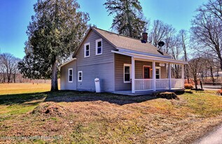 101 Garcia Ln in Leeds, NY - Building Photo