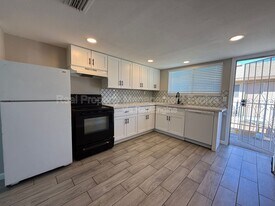 3302 W Loma Ln in Phoenix, AZ - Building Photo