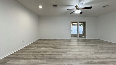 7211 Merlot Sienna Ave in Gibsonton, FL - Building Photo - Building Photo