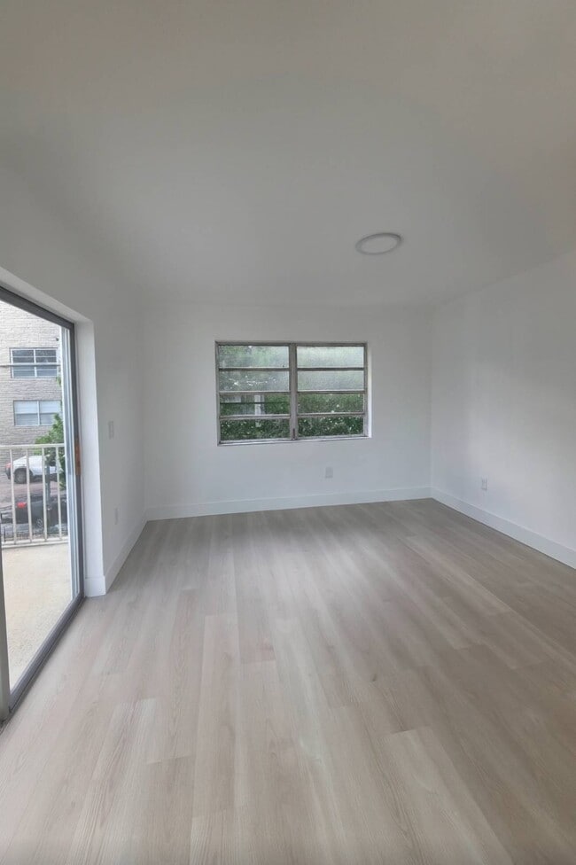 1470 NW 3rd St in Miami, FL - Building Photo - Building Photo
