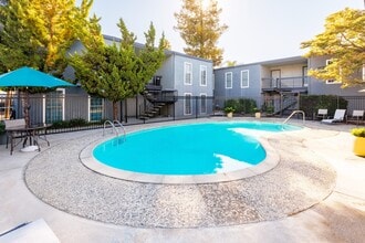 Sequoyah Apartments in Concord, CA - Foto de edificio - Building Photo