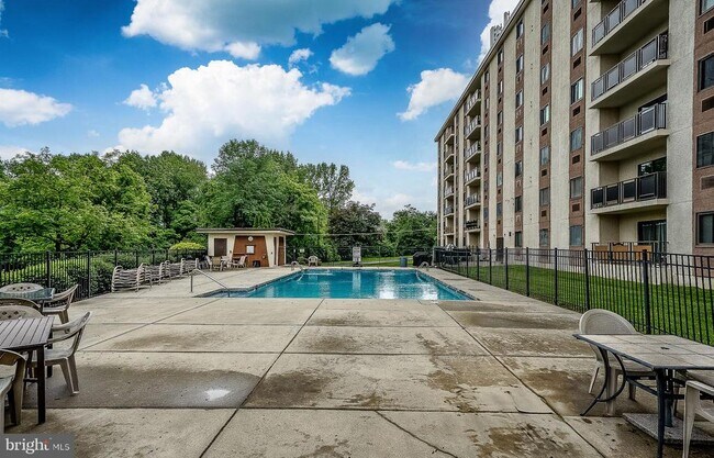 27208 Valley Run Dr in Wilmington, DE - Building Photo - Building Photo