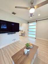 250 NE 42nd St in Oakland Park, FL - Building Photo - Building Photo