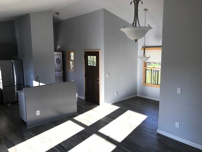 442 Marshall Dr, Unit 442B Marshall Dr