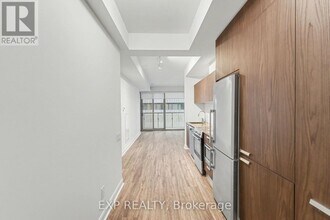 50 Charles St E in Toronto, ON - Building Photo - Building Photo