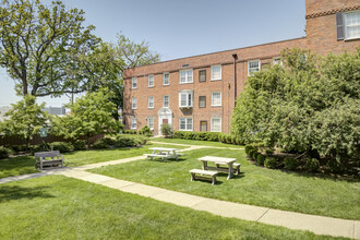 Historic Hillcrest Village Apartments in East Lansing, MI - Building Photo - Building Photo