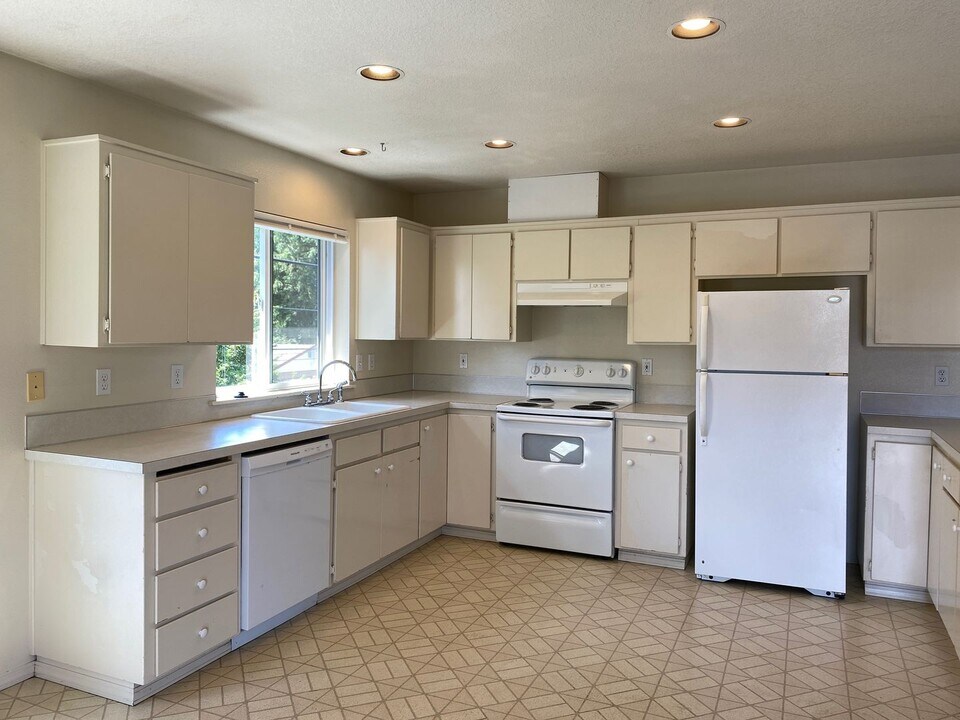 151 S 9th St-Unit -171 in Independence, OR - Foto de edificio