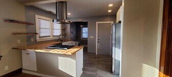 701 Hawthorne Ave E in St. Paul, MN - Building Photo