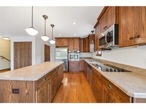 551 Grand Hill in St. Paul, MN - Building Photo - Building Photo