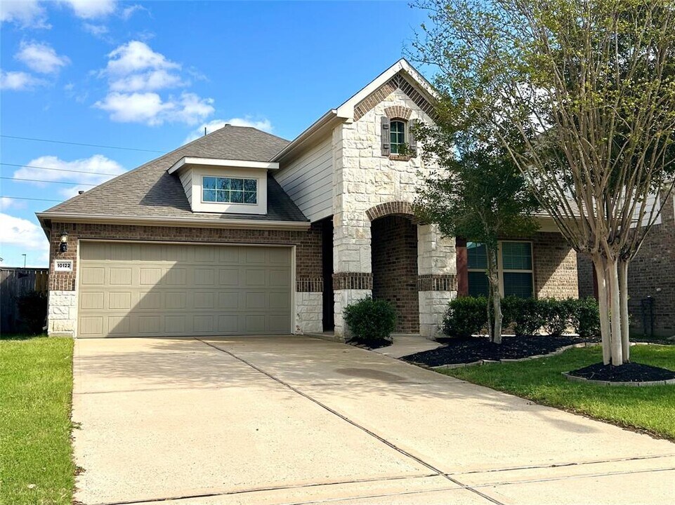 10122 Forrester Trail in Katy, TX - Building Photo