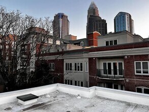215 W 8th St in Charlotte, NC - Building Photo - Building Photo