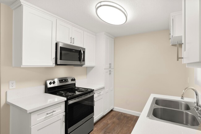 Anderson Park Apartments- Riverside, CA in Riverside, CA - Foto de edificio - Building Photo