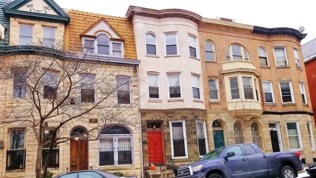 211 E Biddle St, Unit Flat #2 in Baltimore, MD - Building Photo - Building Photo