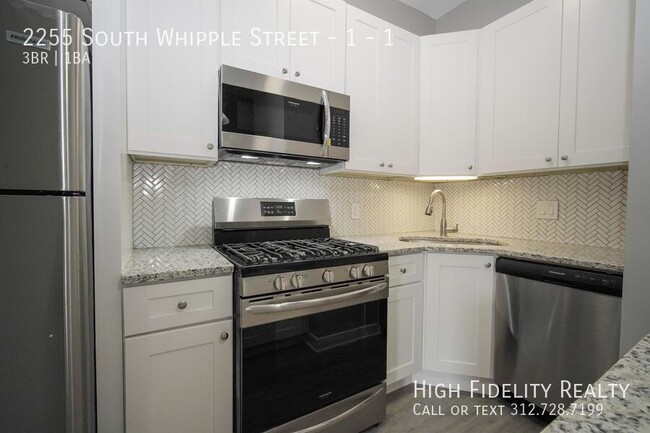 2255 S Whipple St in Chicago, IL - Building Photo - Building Photo
