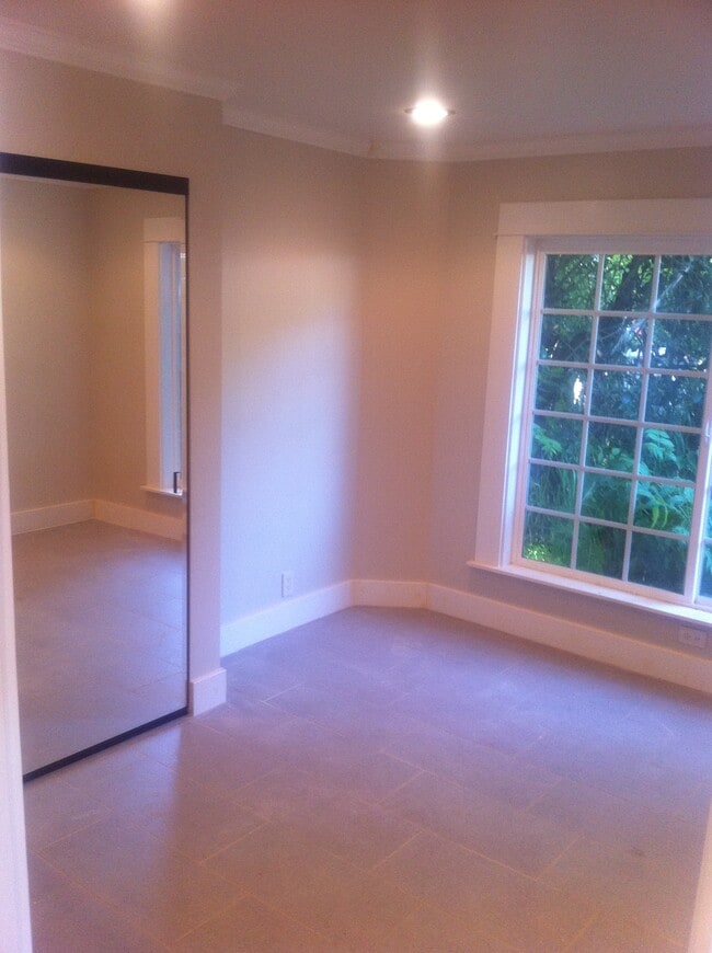 129 N Toluca St in Los Angeles, CA - Building Photo - Building Photo