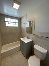 7009 N Ridge in Chicago, IL - Building Photo - Building Photo