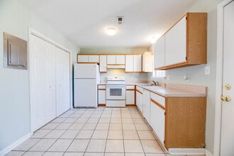 1216 Allen Rd in Greenville, NC - Building Photo - Building Photo