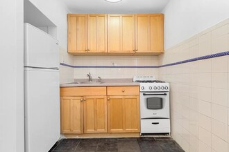 210 E 31st St-Unit -1F in New York, NY - Building Photo - Building Photo