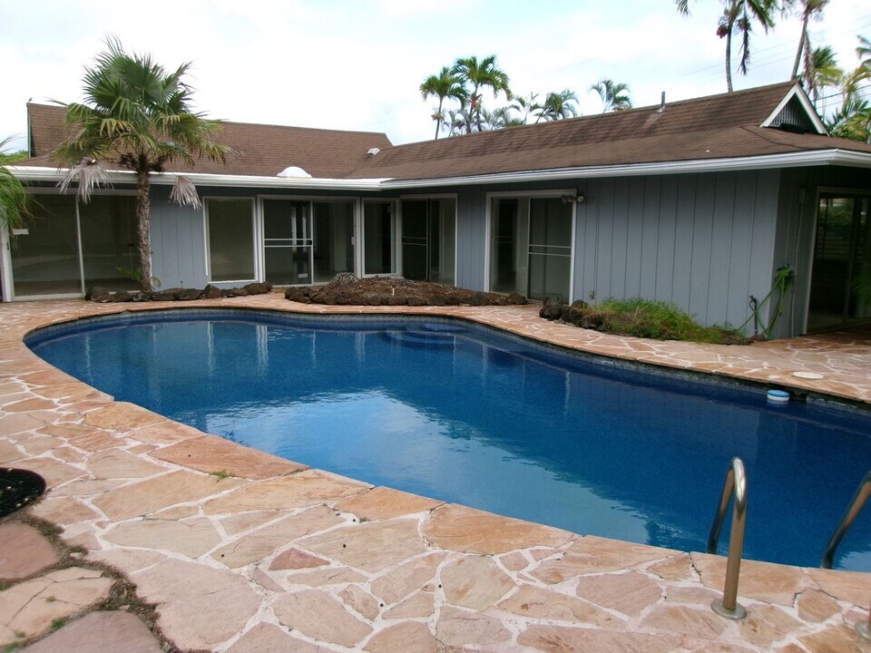 580 N Kalaheo Ave in Kailua, HI - Building Photo