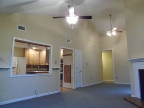 1637 Summerhill Dr in Lexington, KY - Building Photo - Building Photo