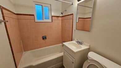 12973 13th St in Chino, CA - Foto de edificio - Building Photo