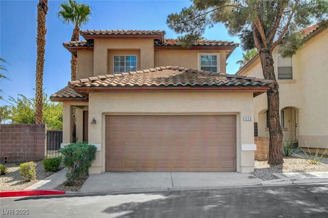 1220 Padre Serra in Las Vegas, NV - Building Photo