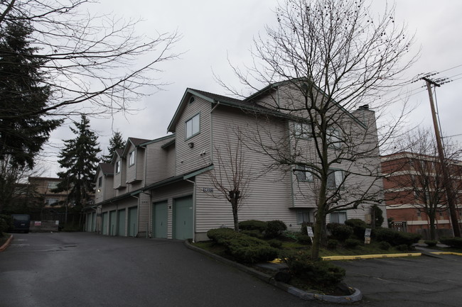 Mirrorwood Apartments in Seattle, WA - Building Photo - Building Photo