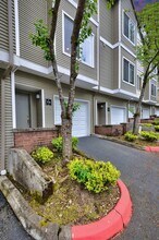 18501 SE Newport Way, Unit F126 in Issaquah, WA - Building Photo - Building Photo