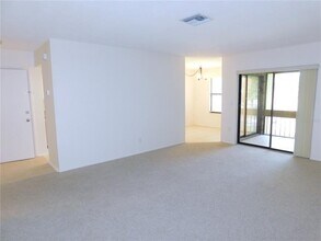 204 Caryl Way in Oldsmar, FL - Building Photo - Building Photo