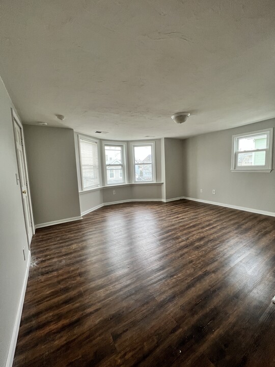668 Third St in Fall River, MA - Building Photo
