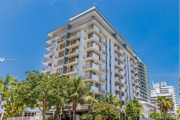 James Central Towers in Miami Beach, FL - Building Photo