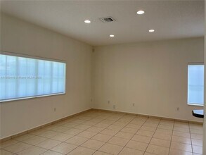 7861 NW 159th Terrace in Hialeah, FL - Building Photo - Building Photo