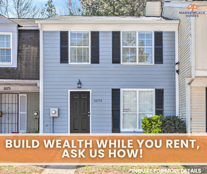 5573 Wells Cir in Stone Mountain, GA - Foto de edificio