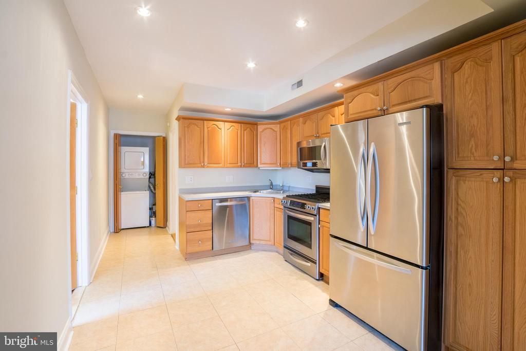 1128 E Passyunk Ave in Philadelphia, PA - Building Photo