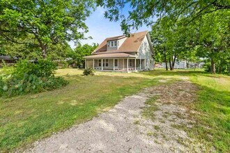 816 E Gilbert St in Henrietta, TX - Building Photo - Building Photo