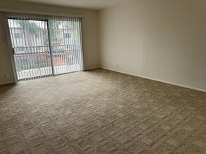 400 N Acacia Ave, Unit A-35 in Fullerton, CA - Foto de edificio - Building Photo
