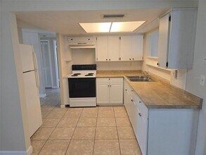7408 Country Club Dr in Hudson, FL - Building Photo - Building Photo