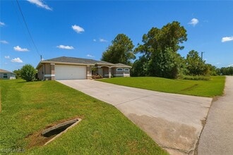 549 Flamingo Ave S in Lehigh Acres, FL - Building Photo - Building Photo