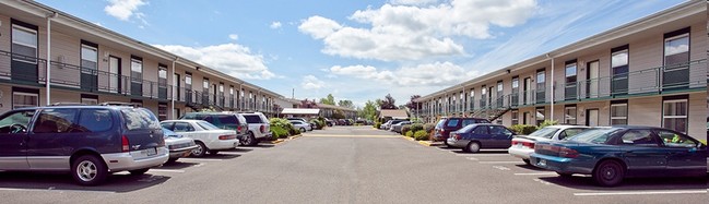 West Hills Village in Eugene, OR - Building Photo - Building Photo