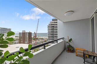 3200 Collins Ave, Unit 12-3 in Miami Beach, FL - Building Photo - Building Photo