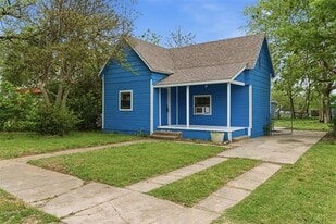 127 E Walker St in Denison, TX - Building Photo