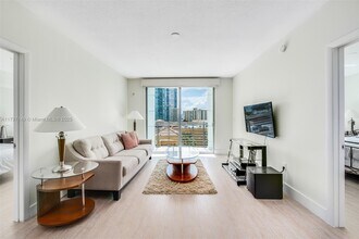 110 Washington Ave in Miami Beach, FL - Building Photo - Building Photo