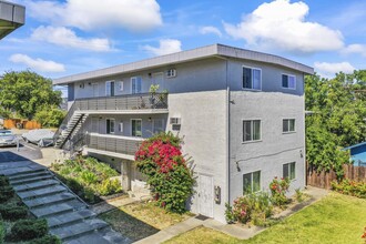 643 E I St in Benicia, CA - Foto de edificio - Building Photo