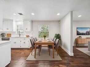 6820 E Mockingbird Ln in Dallas, TX - Building Photo - Building Photo