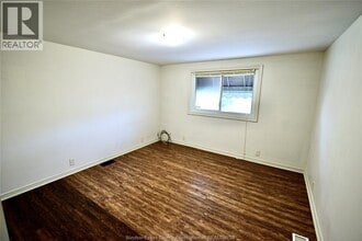 1610 Hall Ave in Windsor, ON - Building Photo - Building Photo